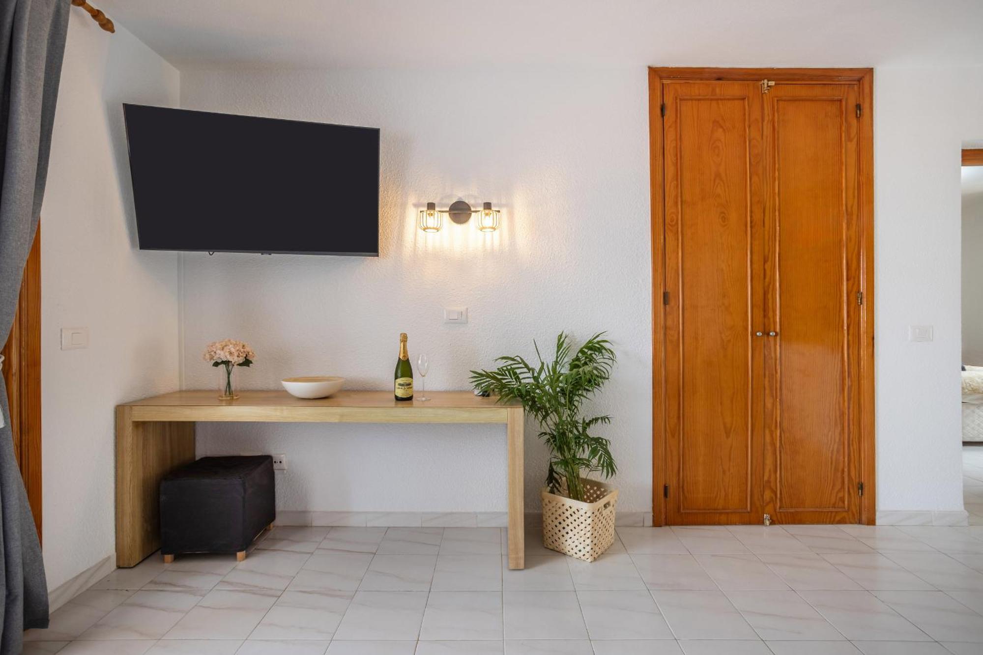 לוס כריסטיאנוס Cozy Port Royal Margot Sunset View Home By Lovetenerife מראה חיצוני תמונה